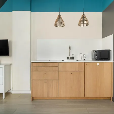 Modern Near Old Town By Renters Apartment